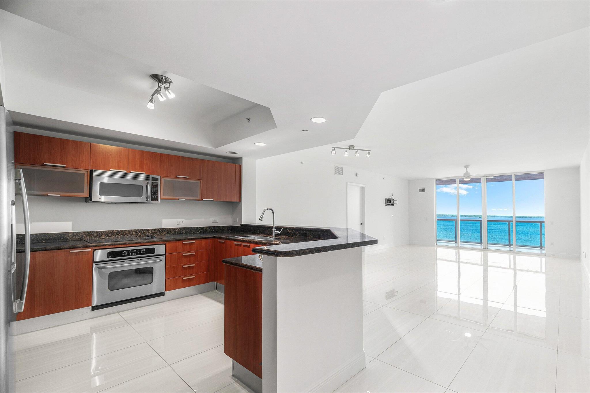 2650 Lake Shr Dr #1005