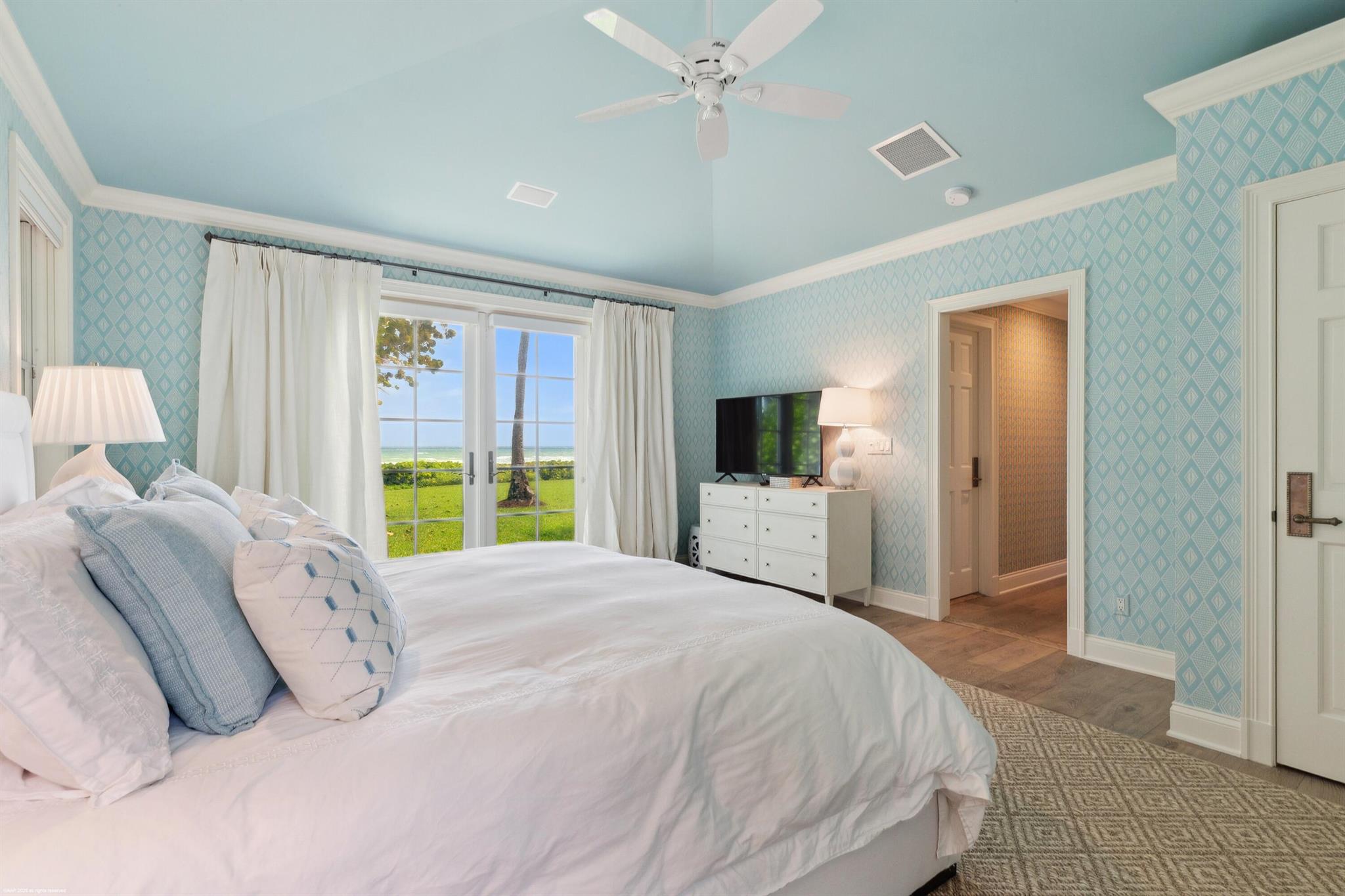 245 S Beach Rd Jupiter Island, FL 33455