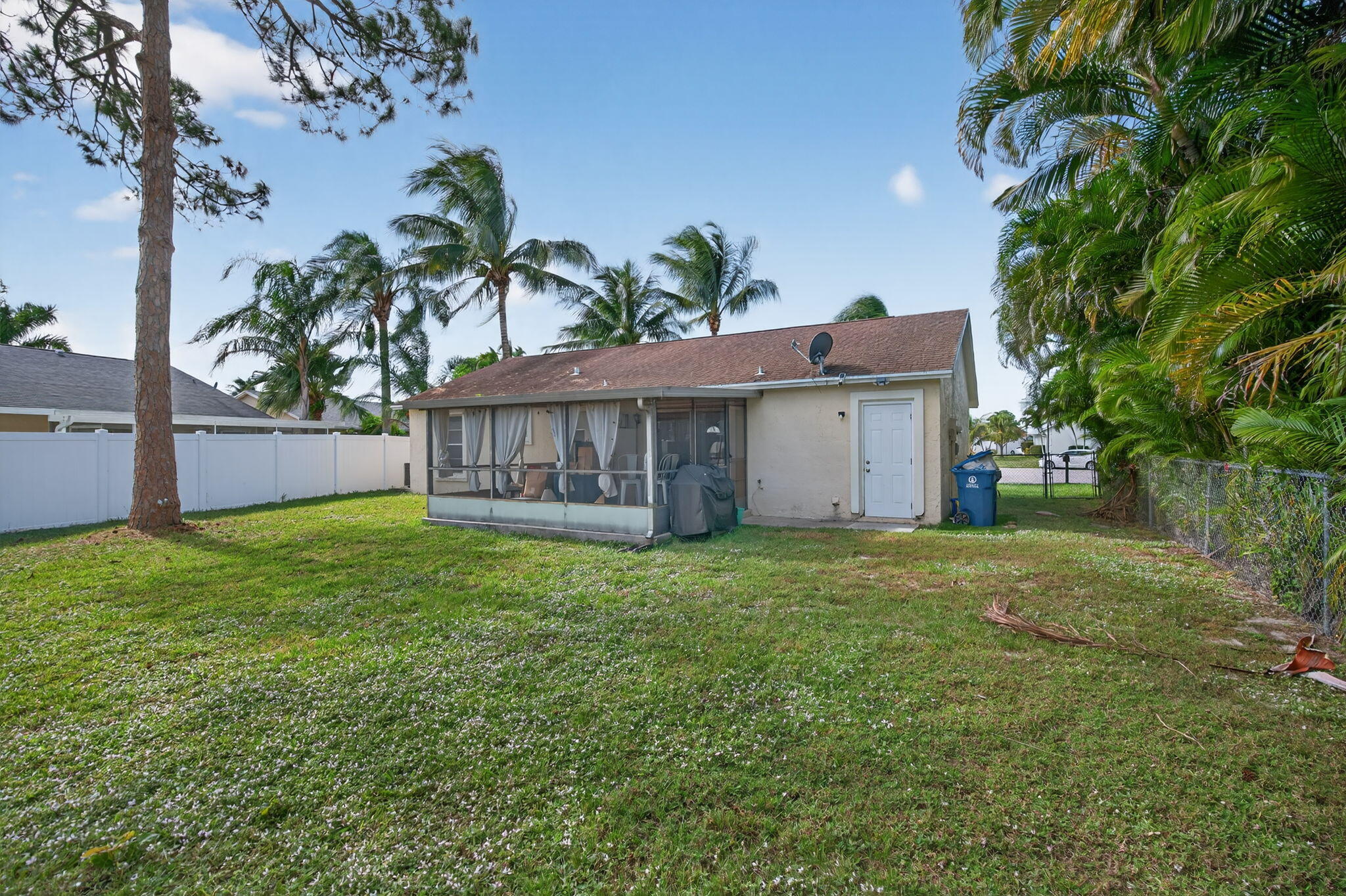 102 Cedar Jupiter, FL 33458