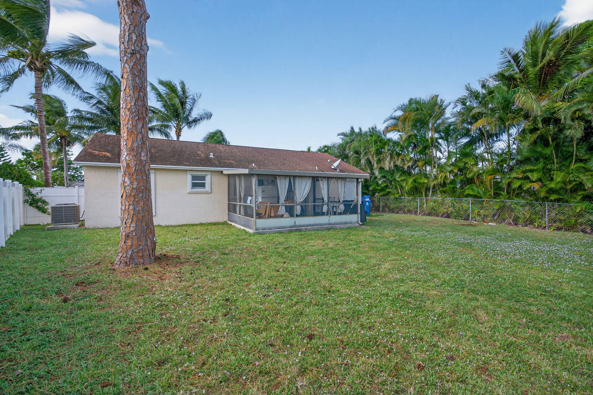 102 Cedar Jupiter, FL 33458