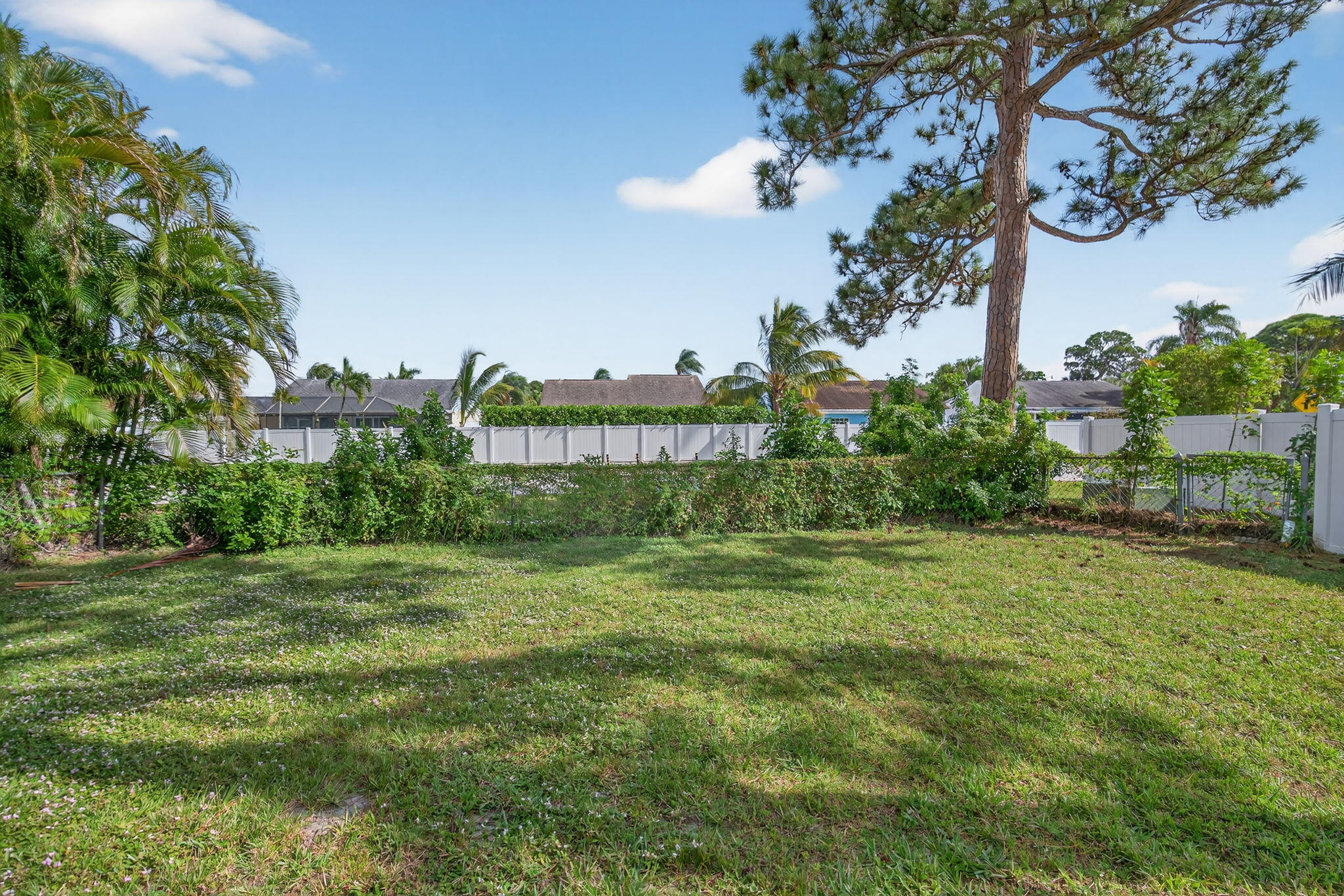 102 Cedar Jupiter, FL 33458