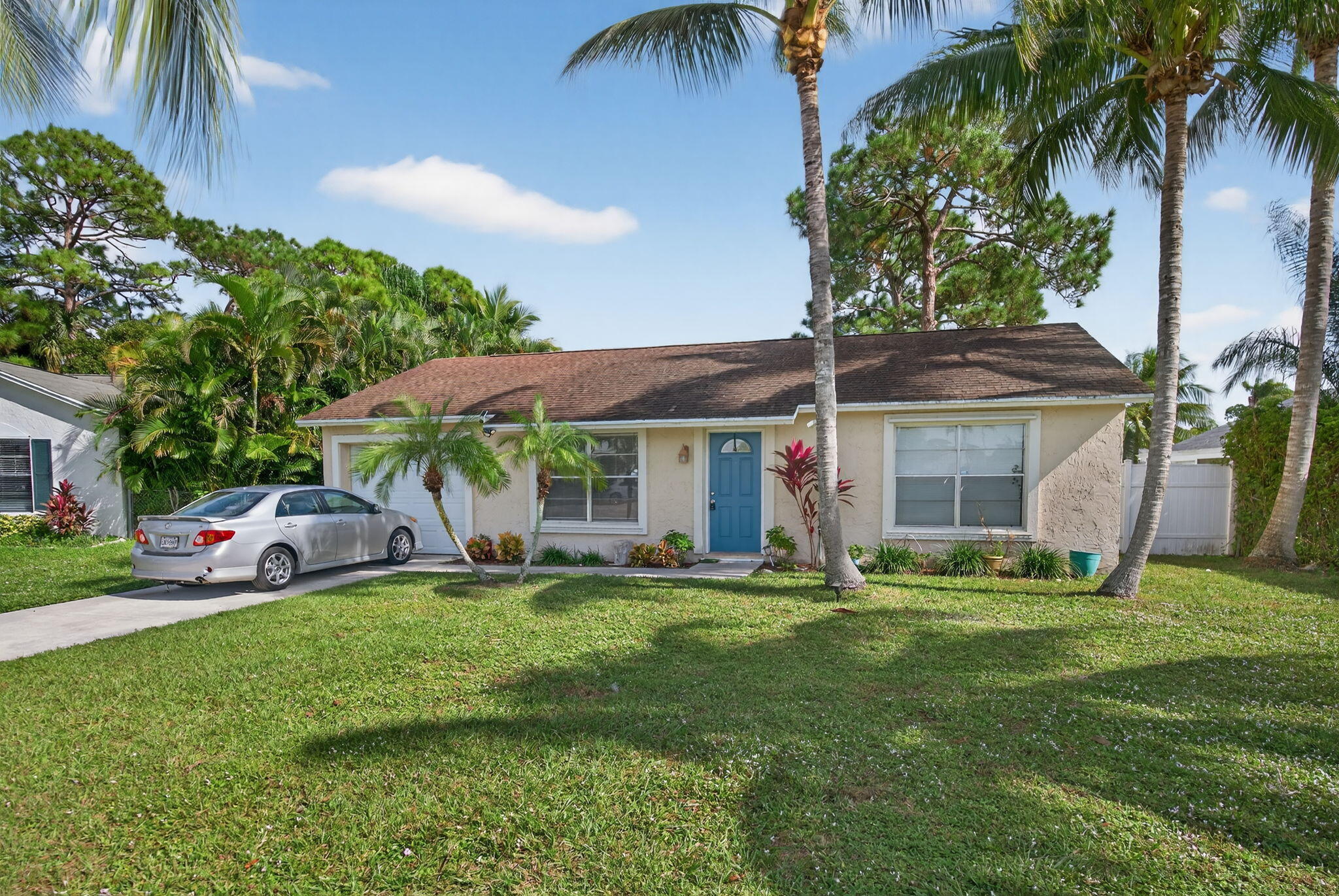 102 Cedar Jupiter, FL 33458