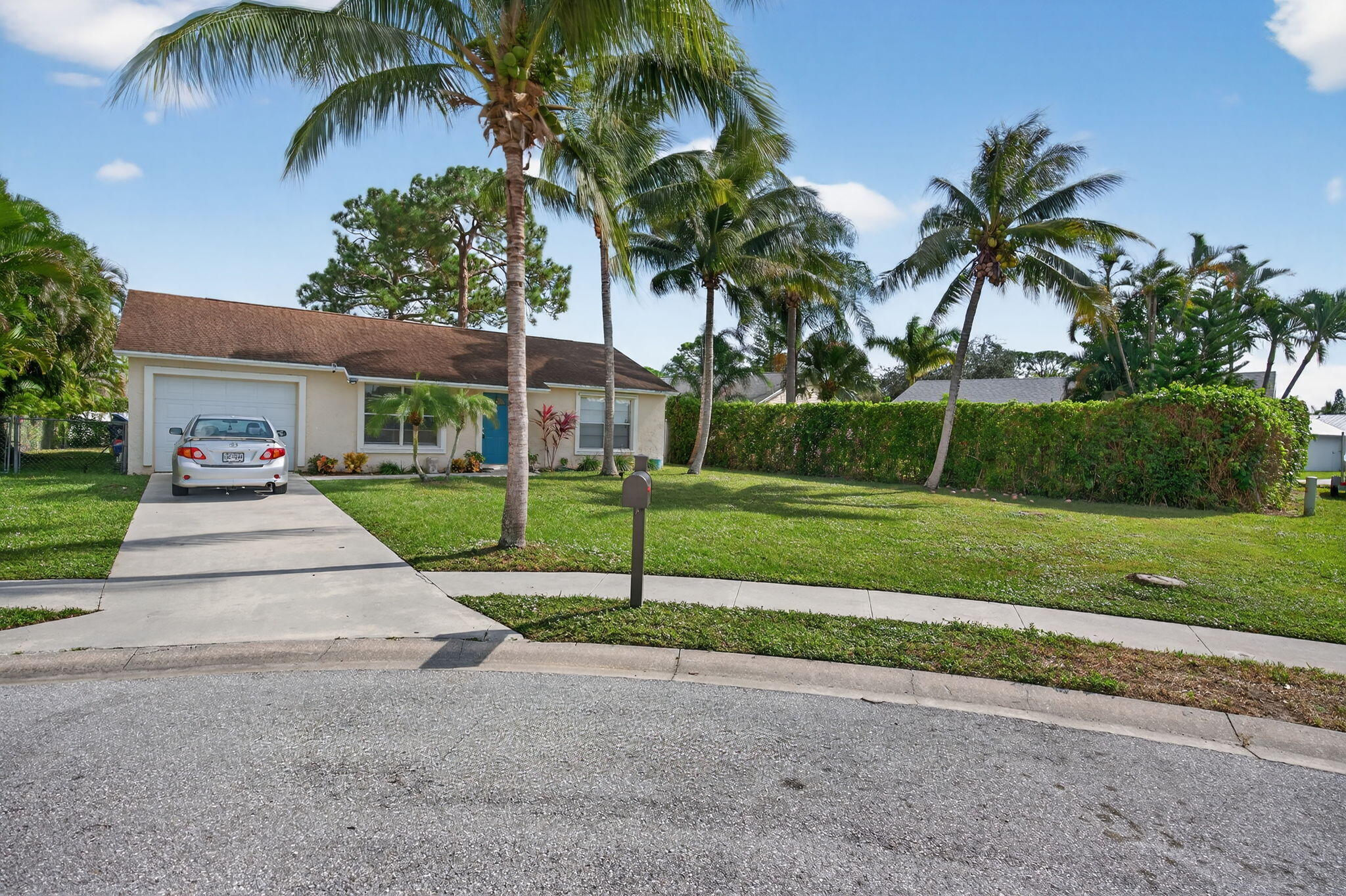 102 Cedar Jupiter, FL 33458