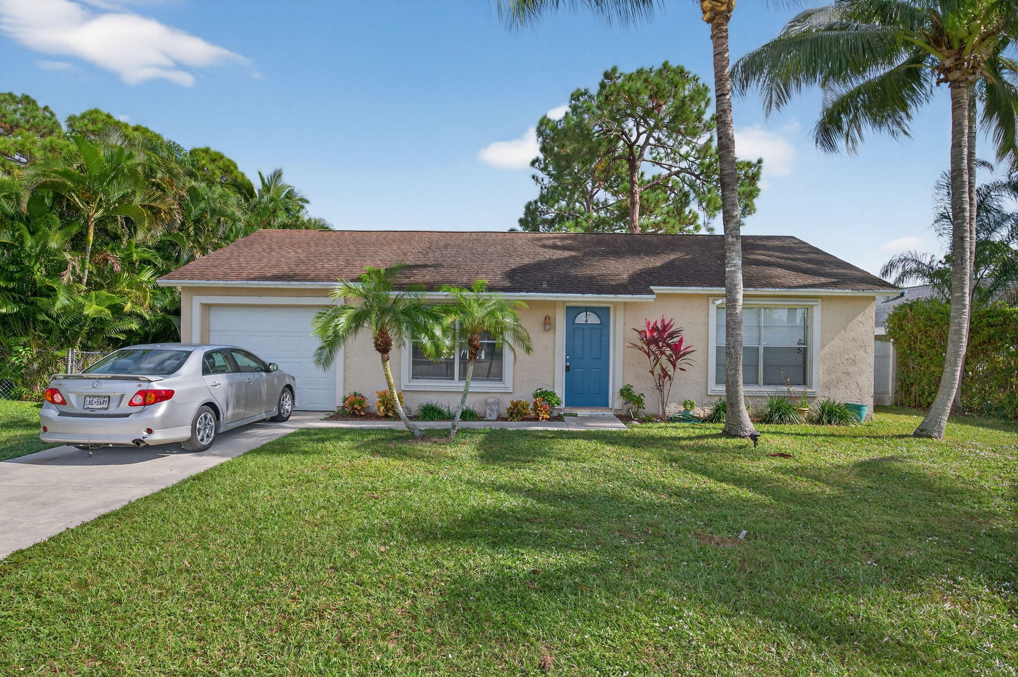 102 Cedar Jupiter, FL 33458