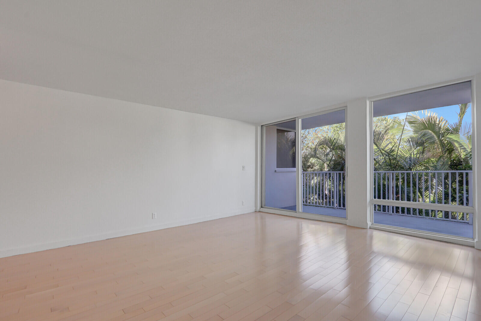 223 Atlantic Ave #3f Palm Beach, FL 33480