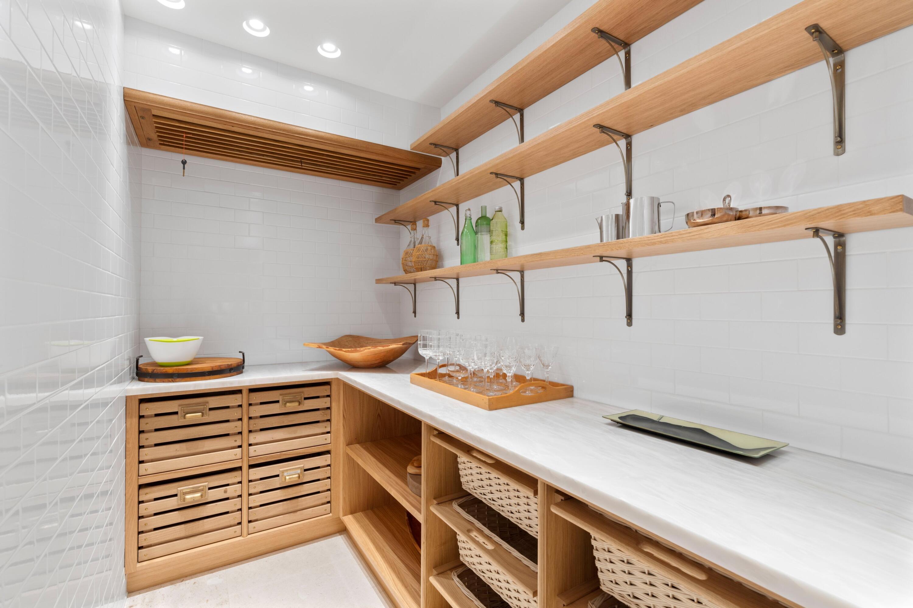 239 Emerald Palm Beach, FL 33480