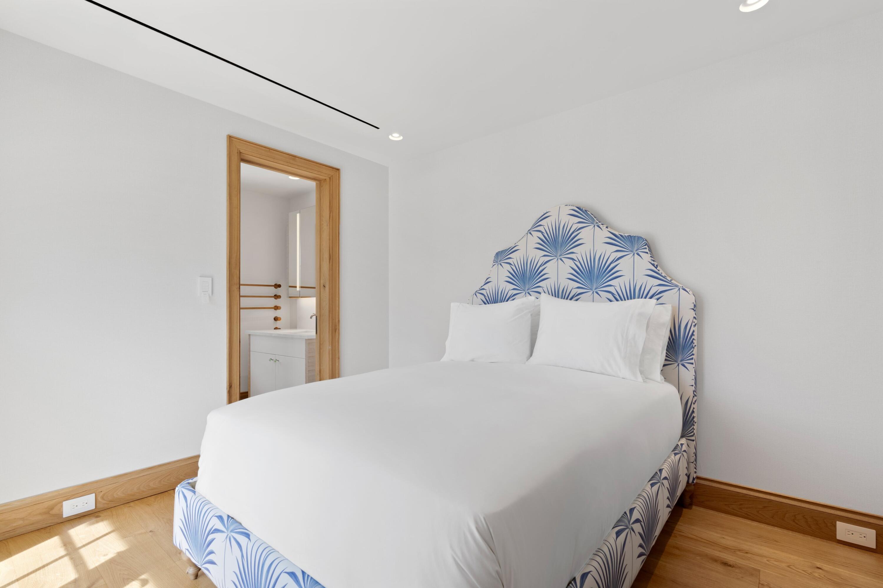 239 Emerald Palm Beach, FL 33480