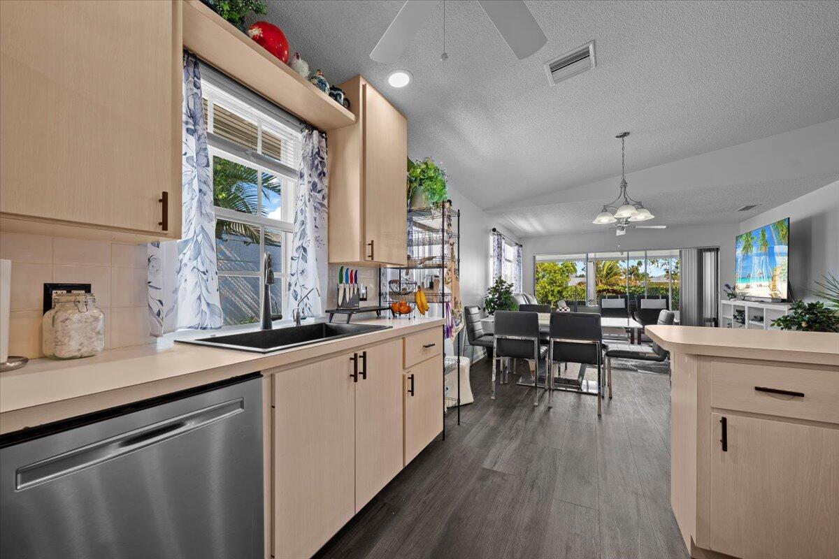 205 Brier Jupiter, FL 33458