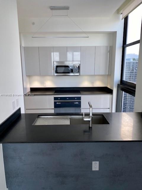 1010 Brickell Ave #4801 Miami, FL 33131