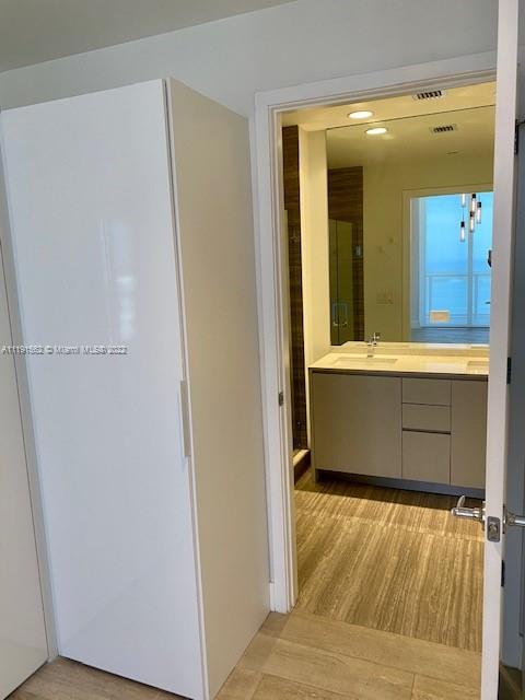 1010 Brickell Ave #4801 Miami, FL 33131