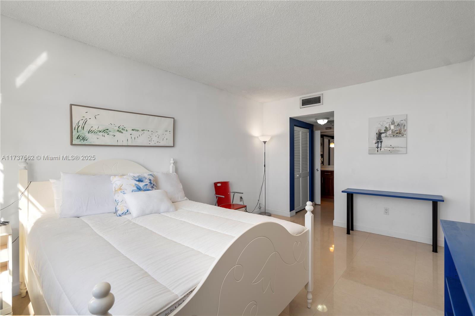 300 Bayview Dr #1112,Sunny Isles Beach, FL 33160