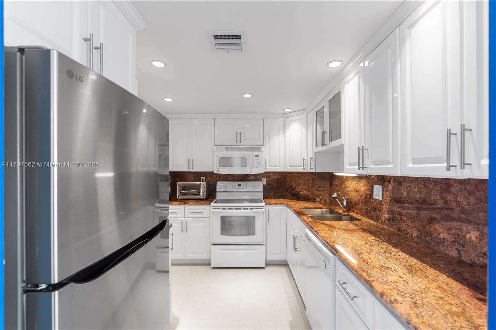 300 Bayview Dr #1112,Sunny Isles Beach, FL 33160