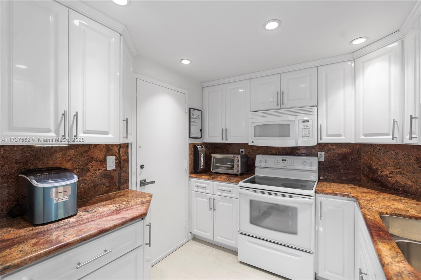 300 Bayview Dr #1112,Sunny Isles Beach, FL 33160