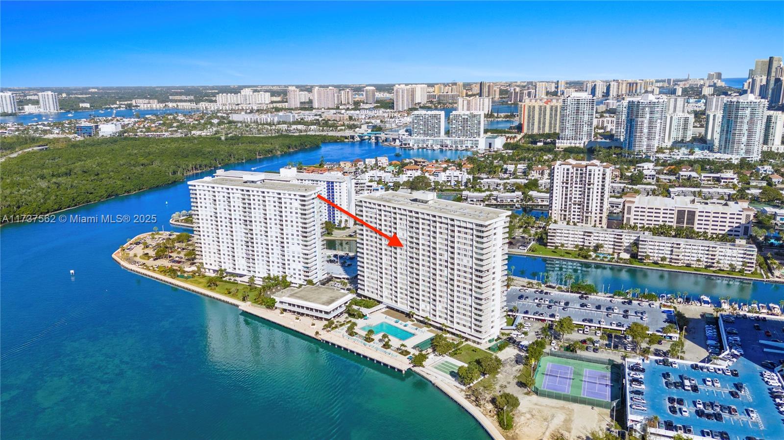 300 Bayview Dr #1112,Sunny Isles Beach, FL 33160