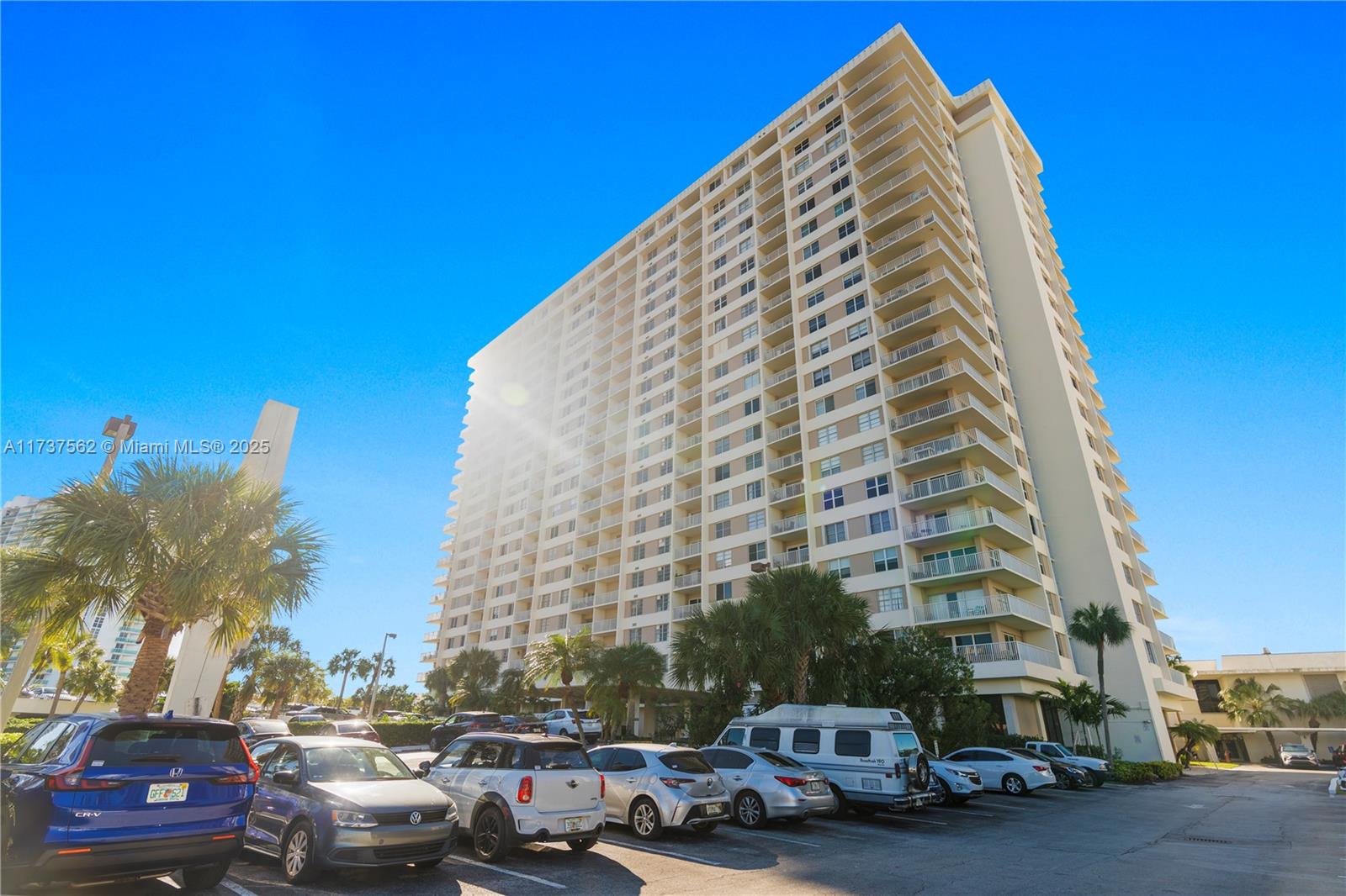 300 Bayview Dr #1112,Sunny Isles Beach, FL 33160