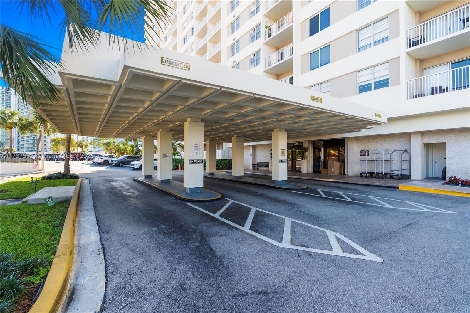 300 Bayview Dr #1112,Sunny Isles Beach, FL 33160