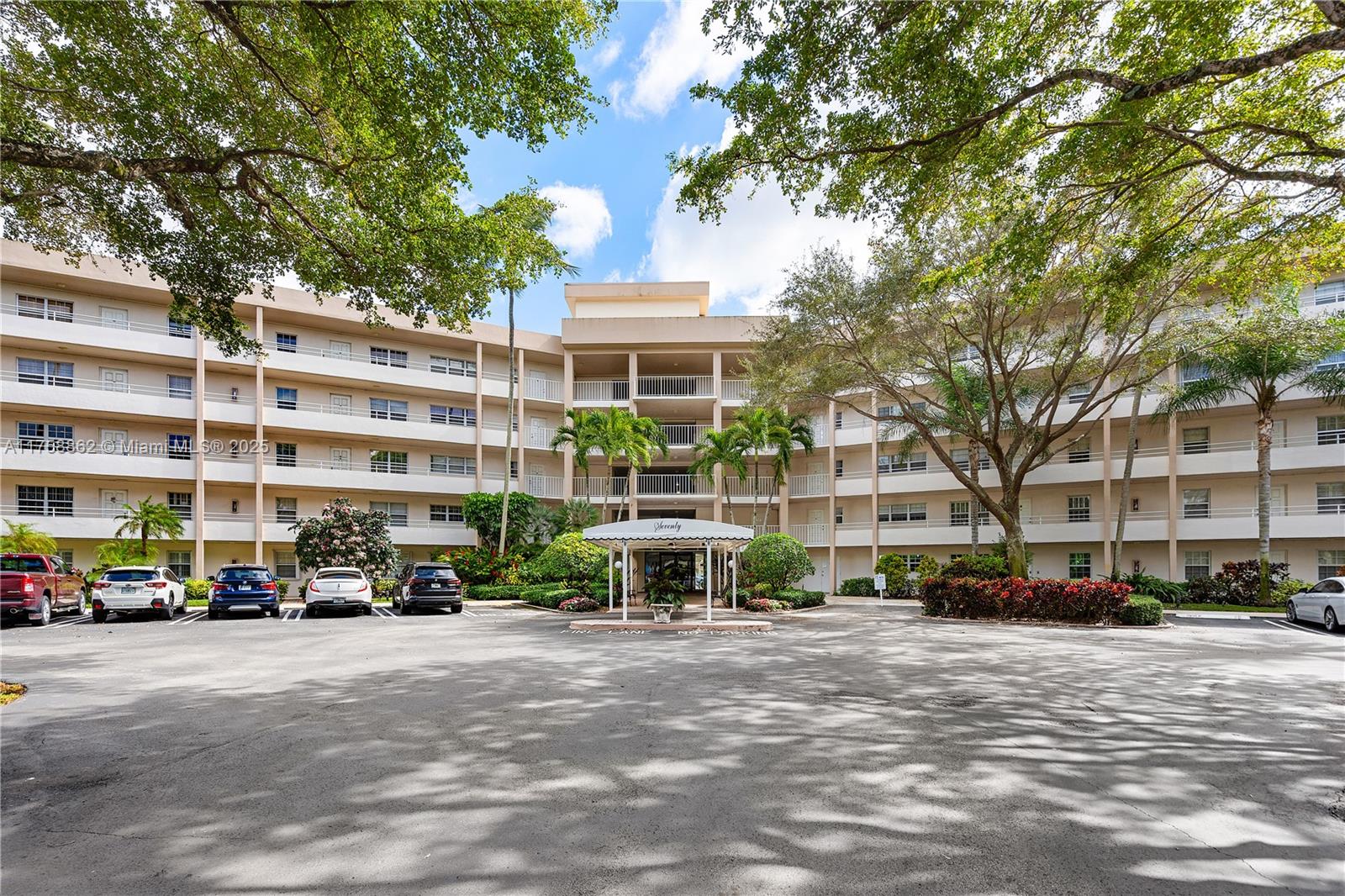 3800 Oaks Clubhouse Dr #307