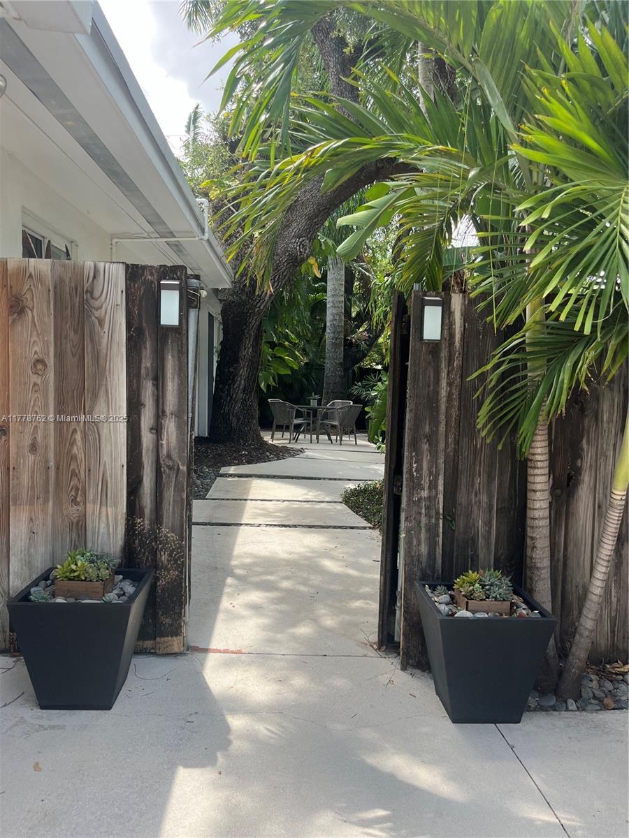 701 SW 9th Ave Fort Lauderdale, FL 33315