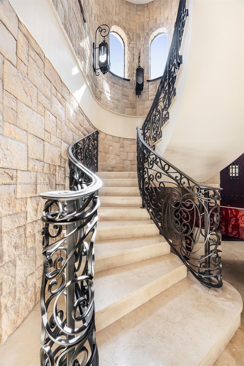 6016 Leonardo St Coral Gables, FL 33146 6016 Leonardo St Coral Gables, FL 33146