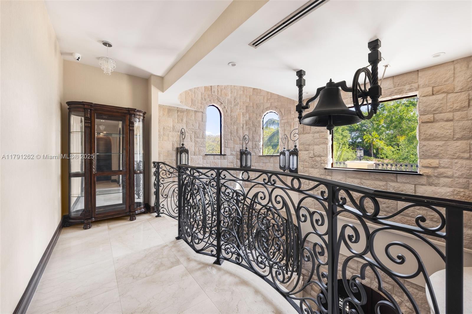 6016 Leonardo St Coral Gables, FL 33146 6016 Leonardo St Coral Gables, FL 33146