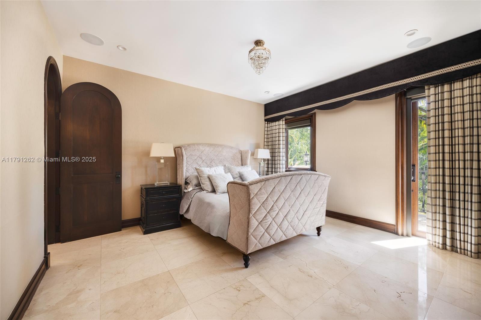 6016 Leonardo St Coral Gables, FL 33146 6016 Leonardo St Coral Gables, FL 33146