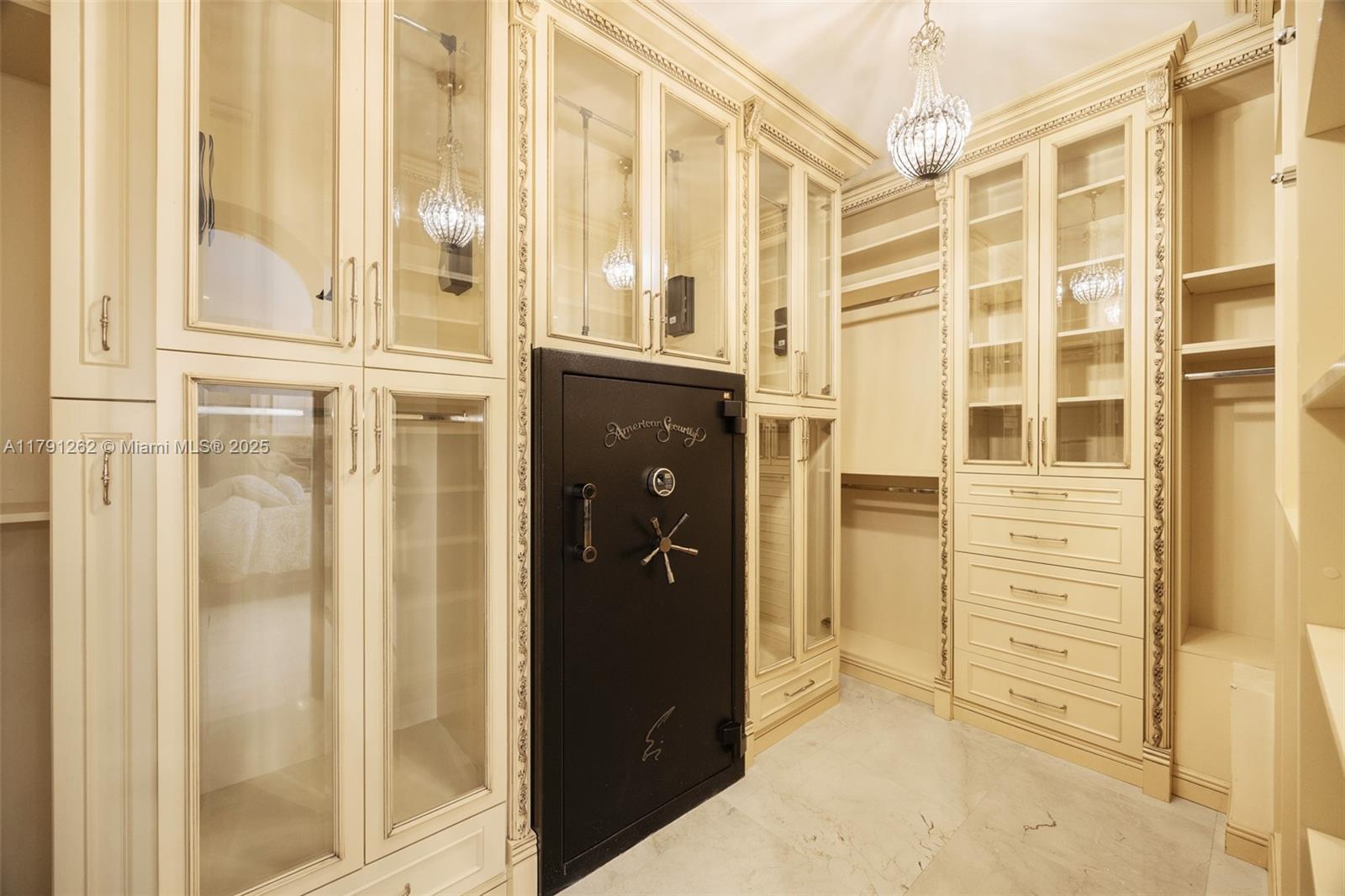 6016 Leonardo St Coral Gables, FL 33146 6016 Leonardo St Coral Gables, FL 33146