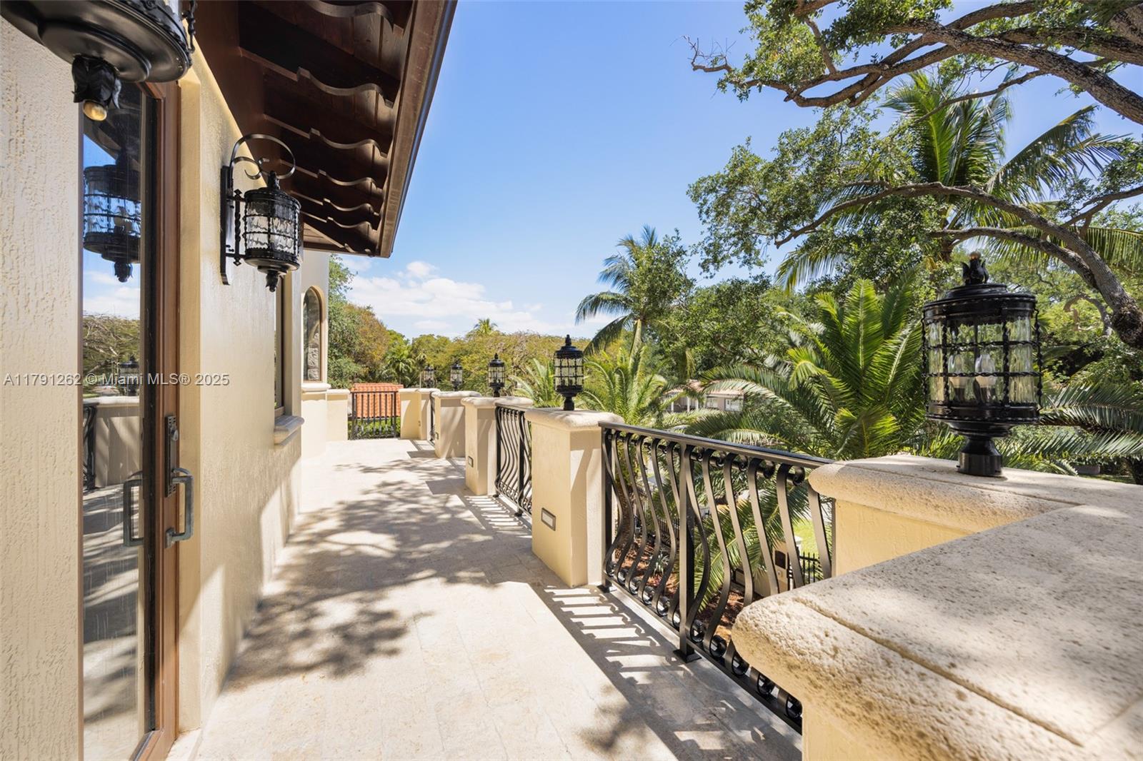 6016 Leonardo St Coral Gables, FL 33146 6016 Leonardo St Coral Gables, FL 33146