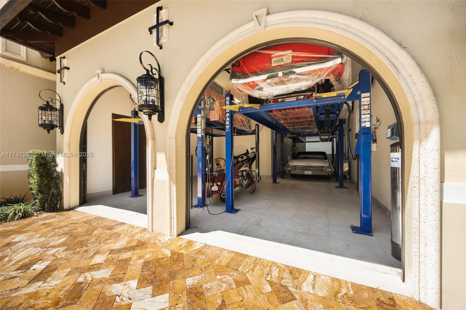 6016 Leonardo St Coral Gables, FL 33146 6016 Leonardo St Coral Gables, FL 33146