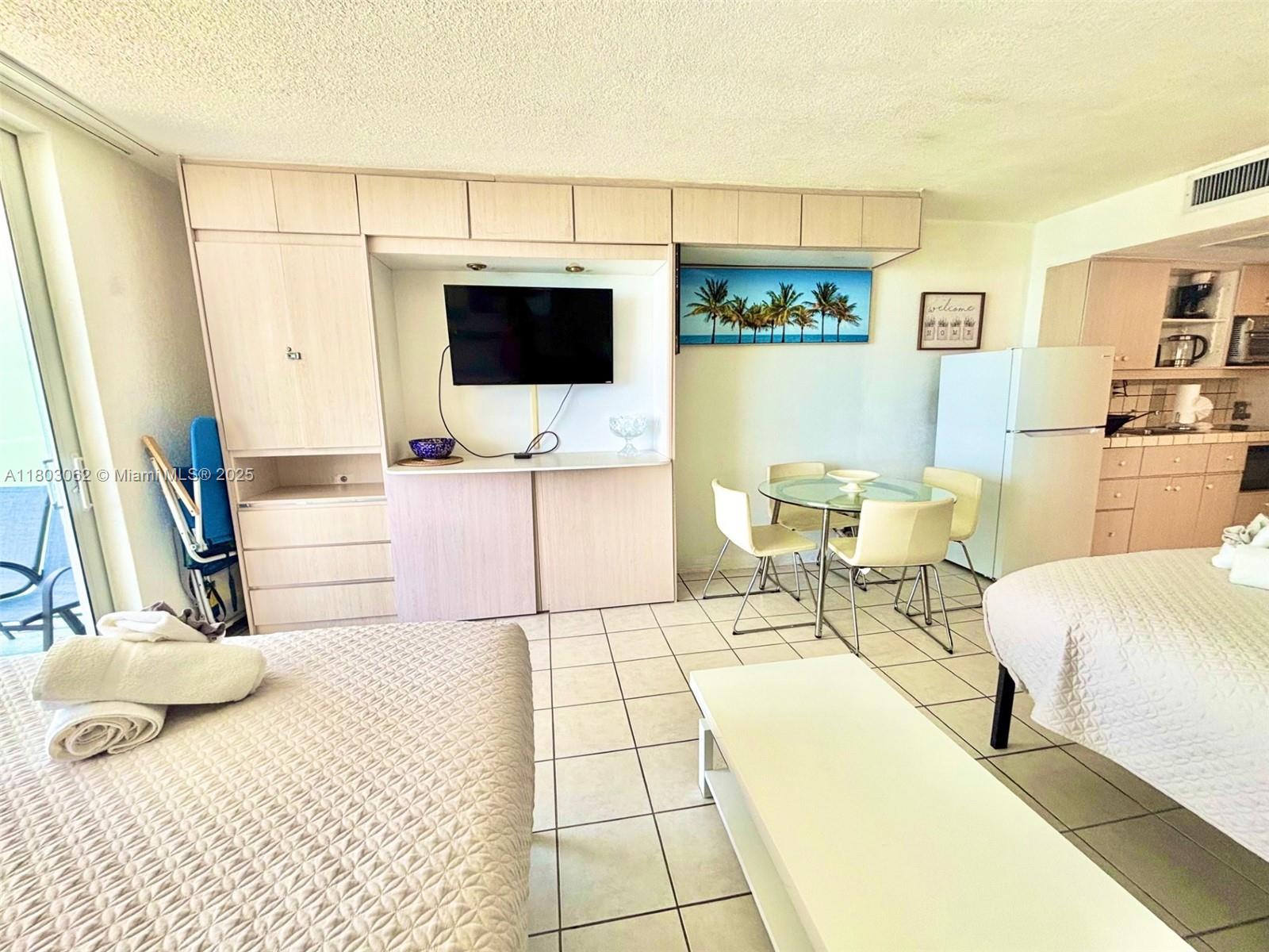 19201 Collins Ave #606,Sunny Isles Beach, FL 33160