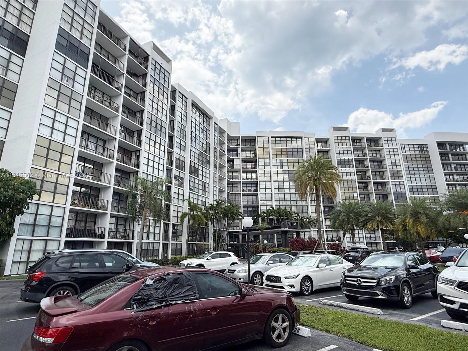 800 Parkview Dr #820,Hallandale Beach, FL 33009