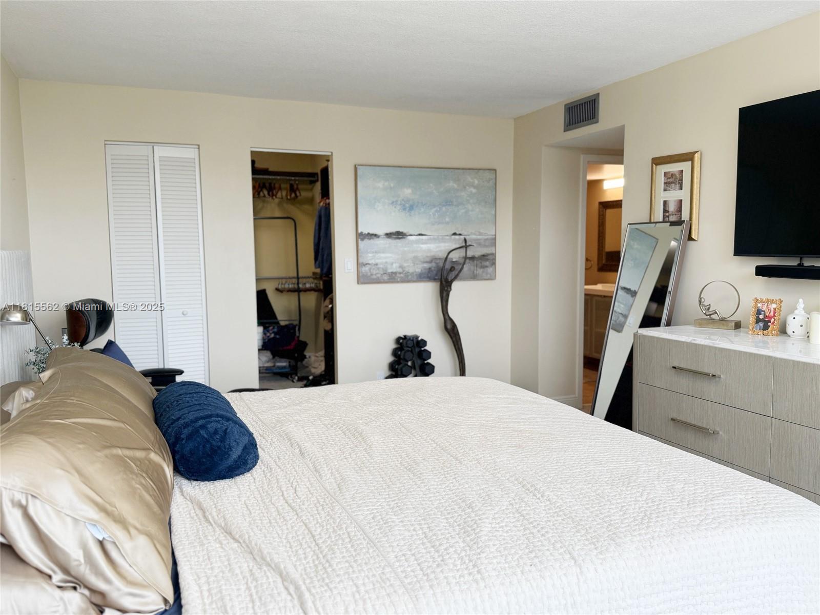 800 Parkview Dr #820,Hallandale Beach, FL 33009