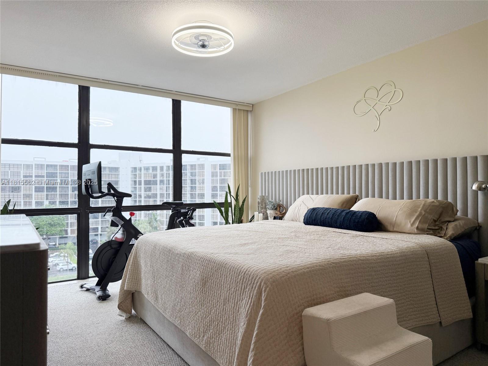 800 Parkview Dr #820,Hallandale Beach, FL 33009