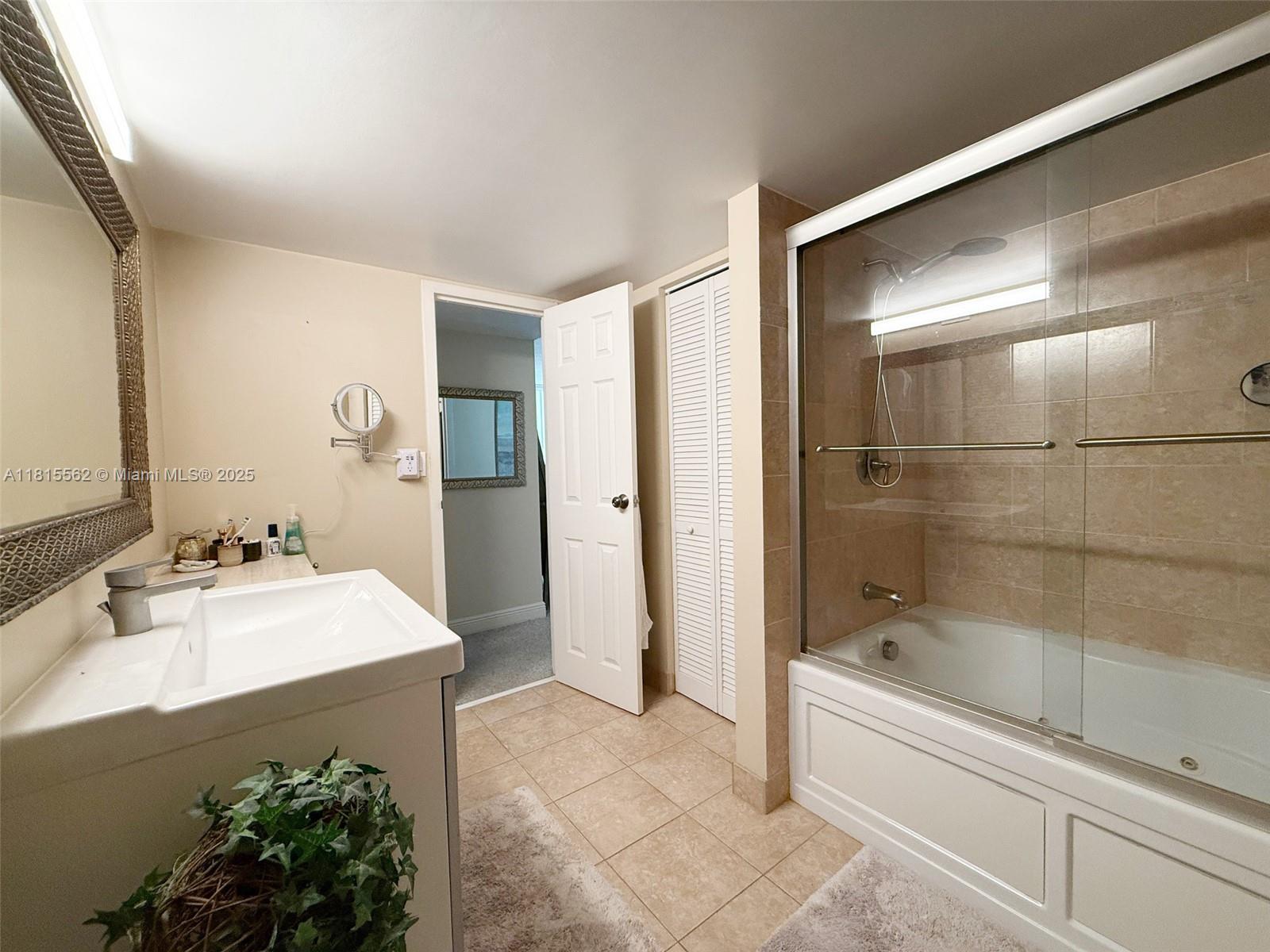 800 Parkview Dr #820,Hallandale Beach, FL 33009