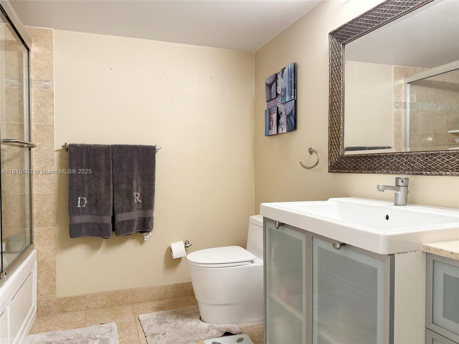 800 Parkview Dr #820,Hallandale Beach, FL 33009