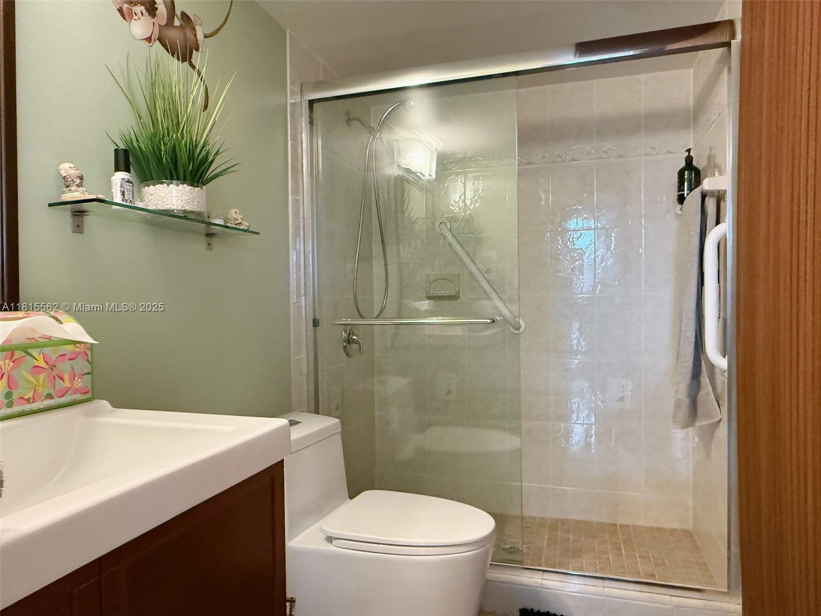 800 Parkview Dr #820,Hallandale Beach, FL 33009