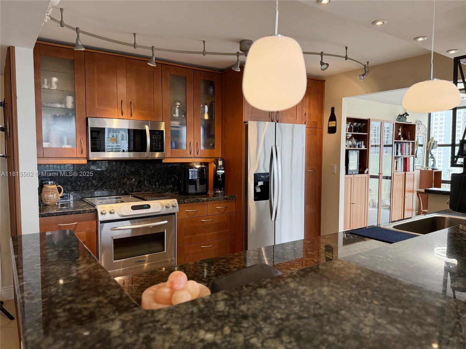 800 Parkview Dr #820,Hallandale Beach, FL 33009