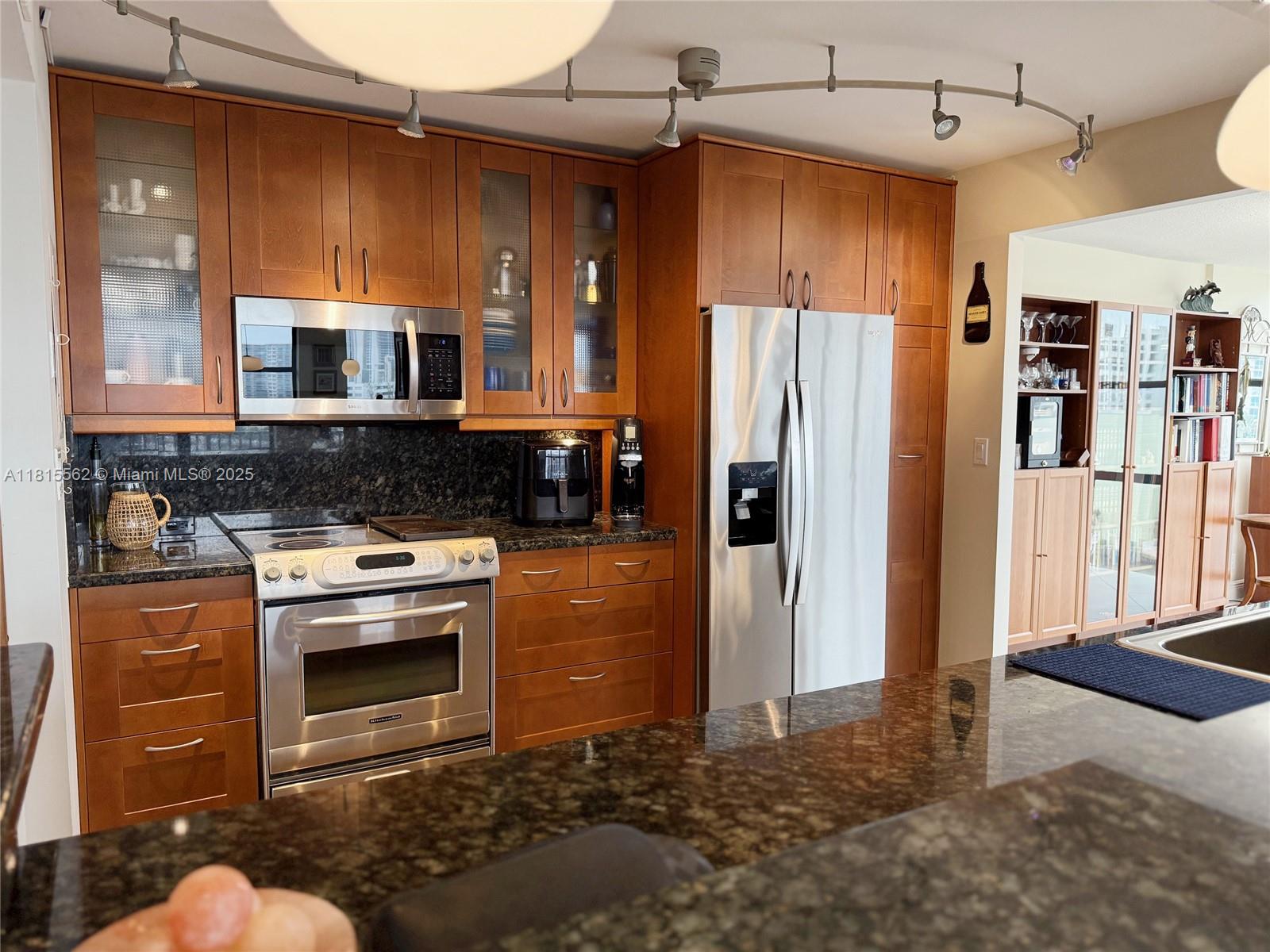 800 Parkview Dr #820,Hallandale Beach, FL 33009