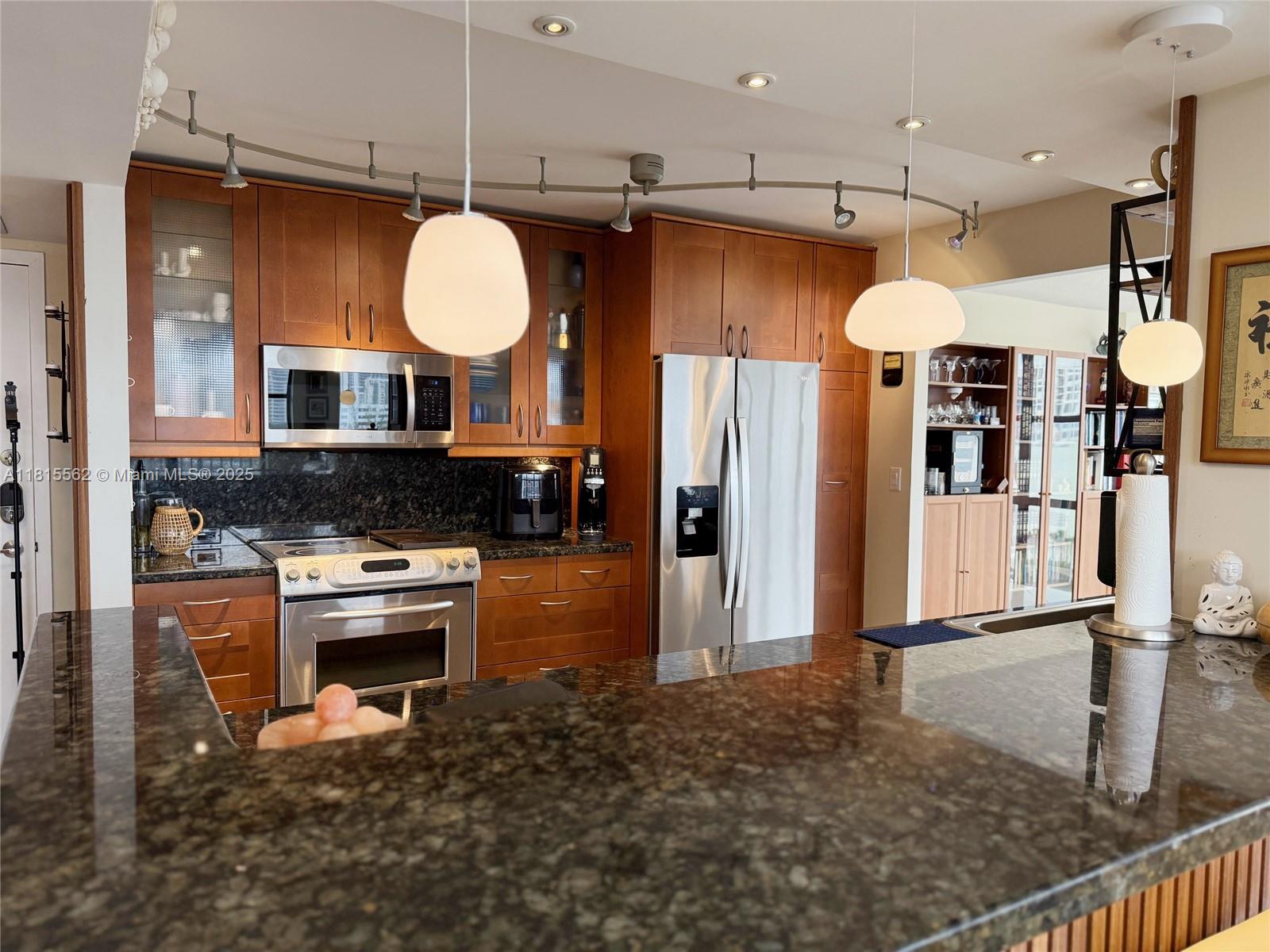 800 Parkview Dr #820,Hallandale Beach, FL 33009