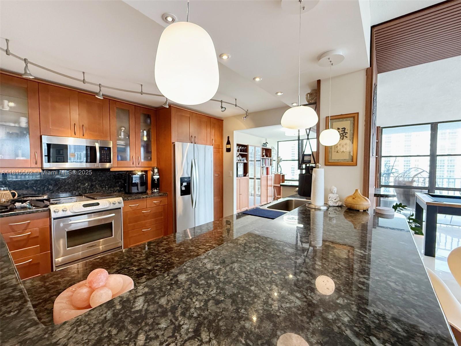 800 Parkview Dr #820,Hallandale Beach, FL 33009