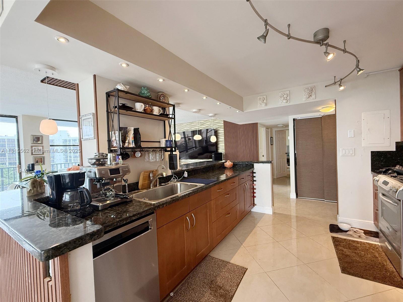 800 Parkview Dr #820,Hallandale Beach, FL 33009