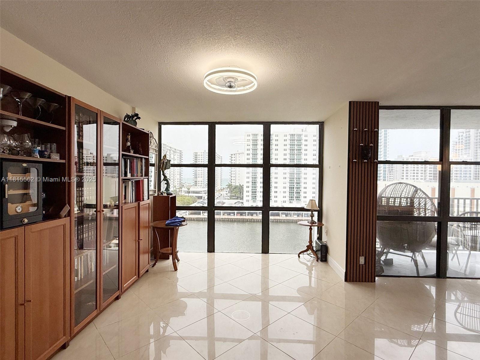800 Parkview Dr #820,Hallandale Beach, FL 33009