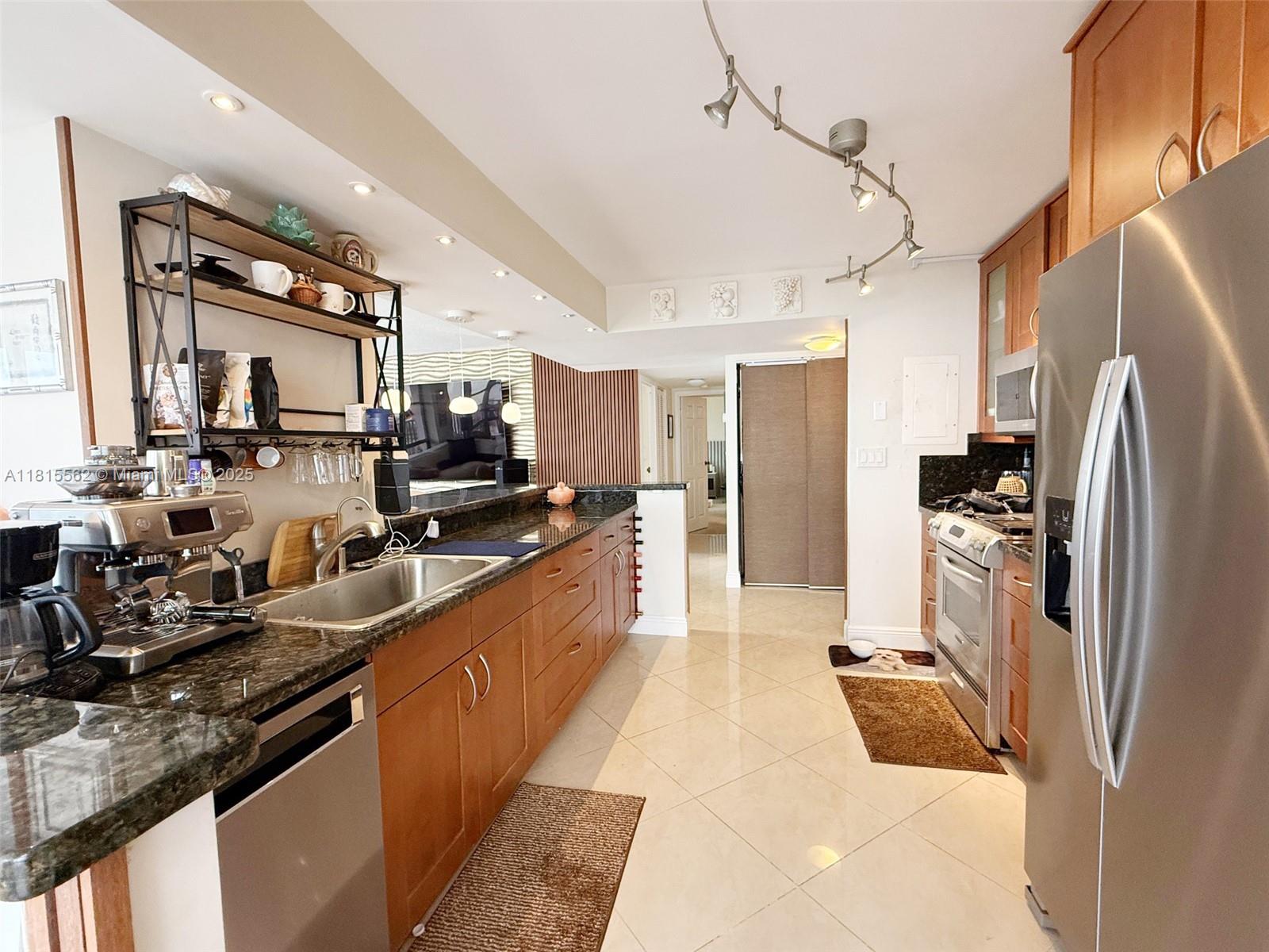 800 Parkview Dr #820,Hallandale Beach, FL 33009