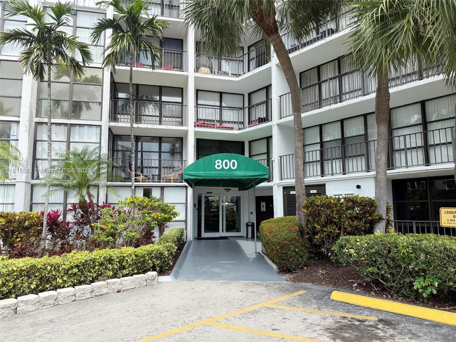 800 Parkview Dr #820,Hallandale Beach, FL 33009