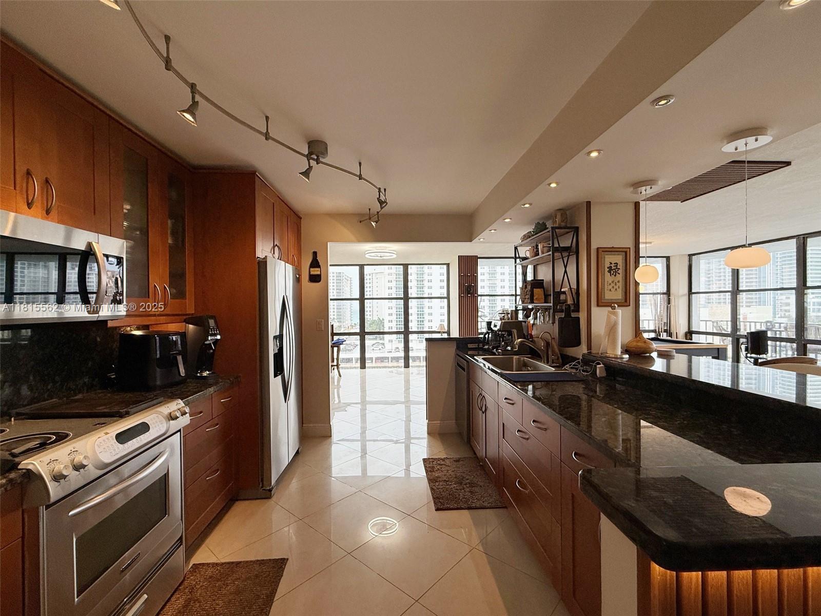 800 Parkview Dr #820,Hallandale Beach, FL 33009