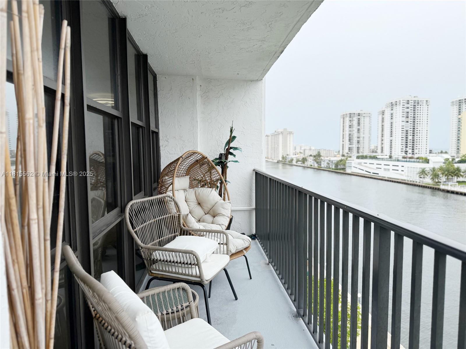 800 Parkview Dr #820,Hallandale Beach, FL 33009