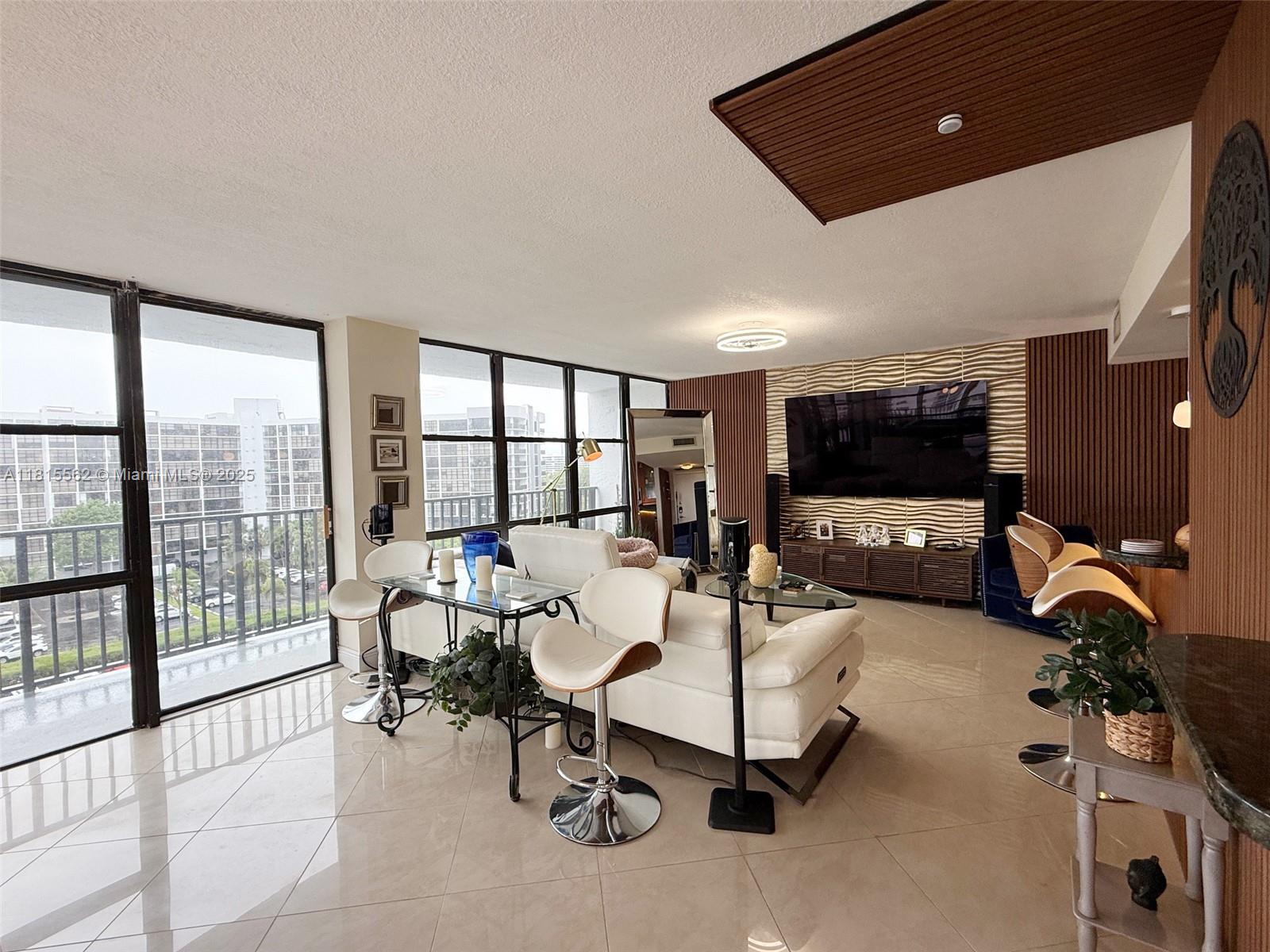 800 Parkview Dr #820,Hallandale Beach, FL 33009