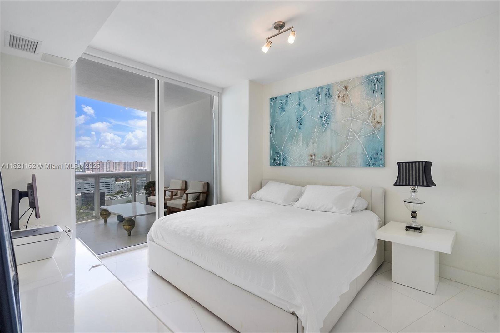 image Trump Royale Condo4
