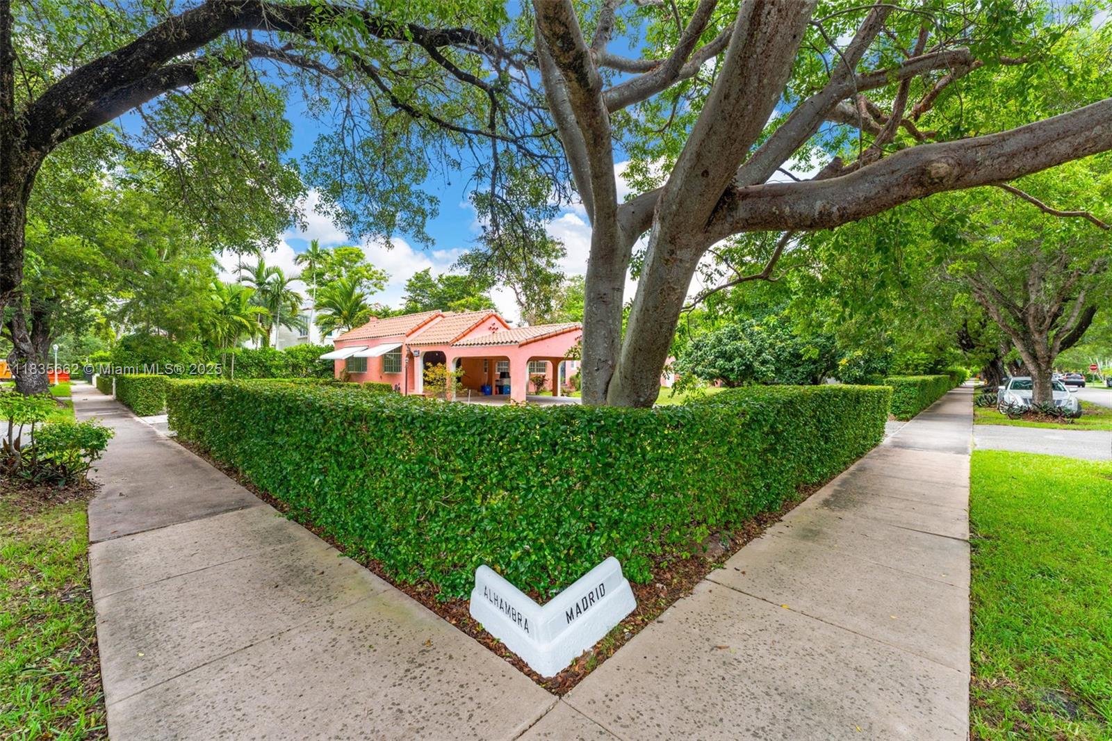 1305 Alhambra Cir