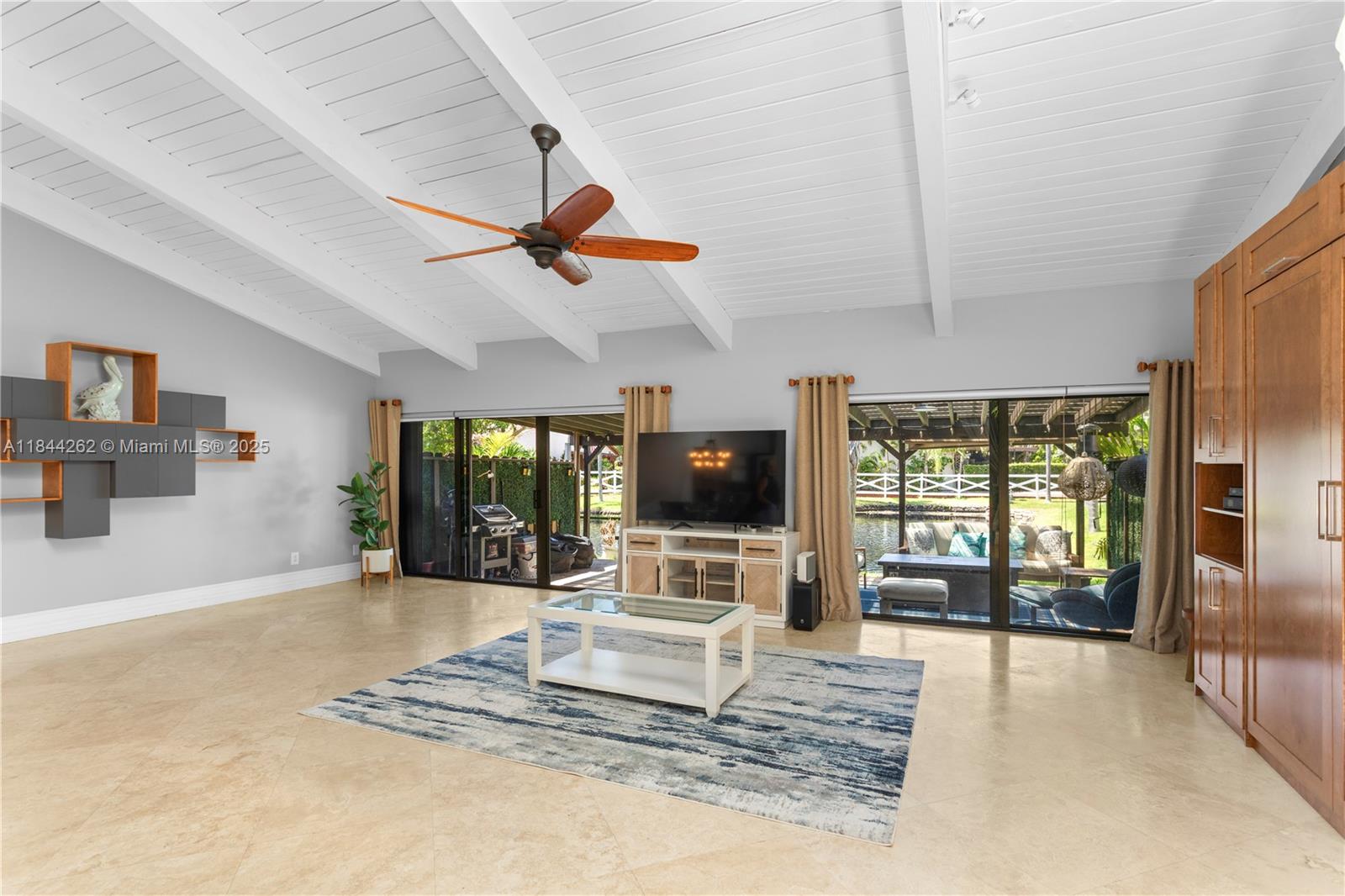 2665 S Parkview Dr Hallandale Beach, FL 33009