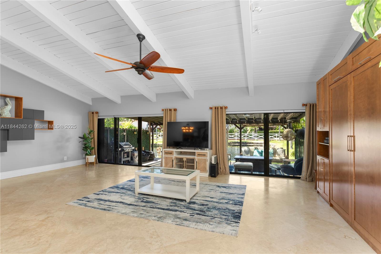 2665 S Parkview Dr Hallandale Beach, FL 33009